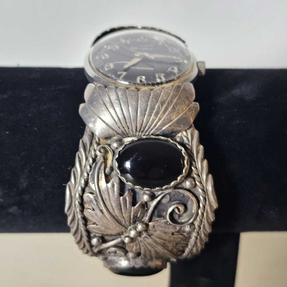 Vintage Native American Sterling Silver Cuff Bracelet With A Bolivia Watch - Picture 3 of 12
